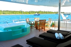 Horizon III Liveaboard - Maldives. Upper deck, jacuzzi. 